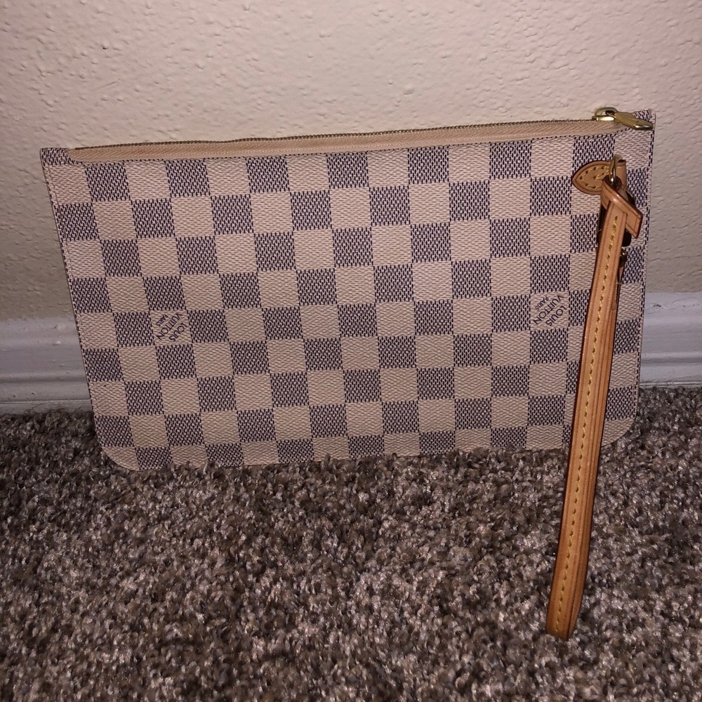 Louis Vuitton Neverfull pouch